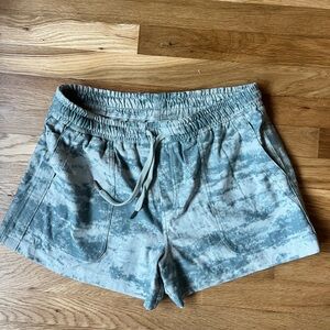 Athleta size Large cotton shorts